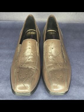 Aravon Brown Leather Slip-On Loafers with Decorative Stitching